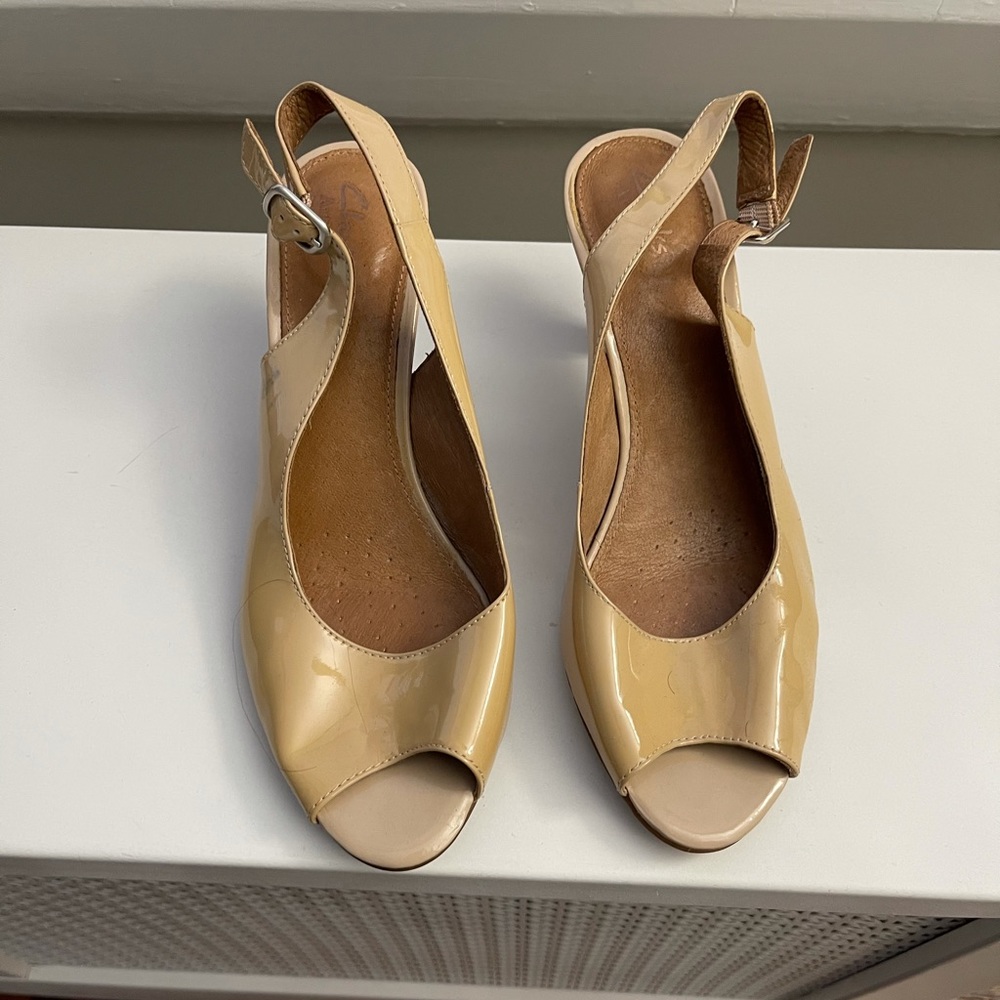 Clarks peep toe kitten heel